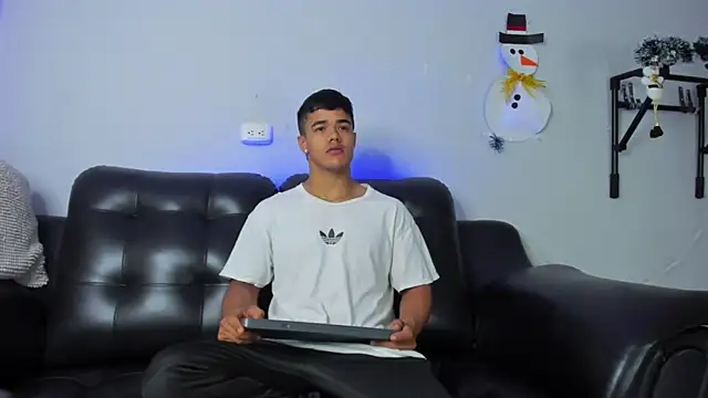 Snapshot of Rob_saenz_ chatting on 12.28.24 Rob saenz online show from 12.28.24