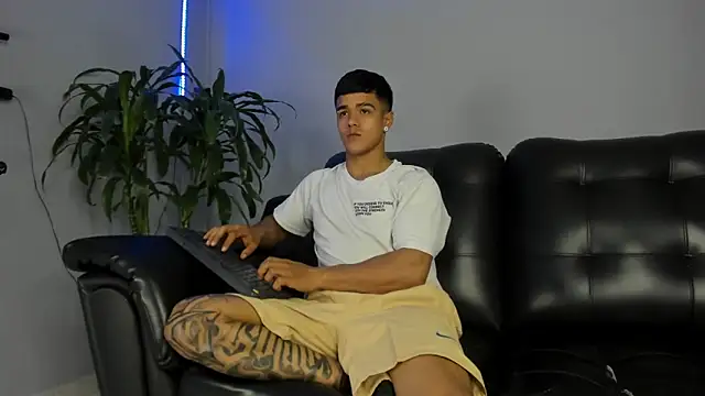 Snapshot of Rob_saenz_ chatting on 09.24.25 Rob saenz online show from 09.24.25