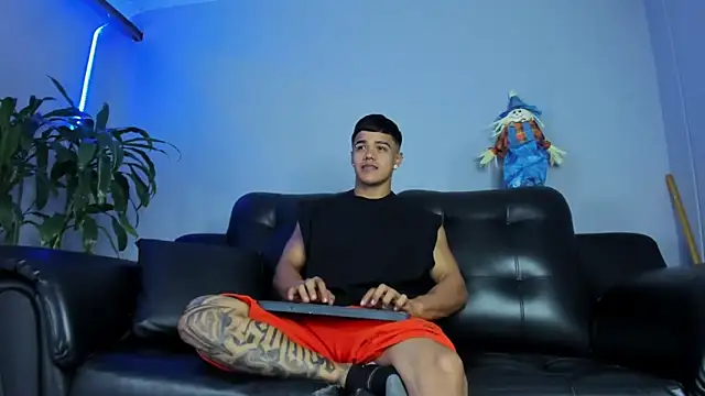 Snapshot of Rob_saenz_ chatting on 10.07.25 Rob saenz online show from 10.07.25