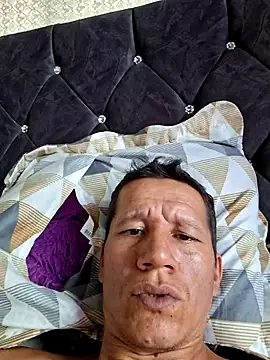 Snapshot of leoytessa_10 chatting on 02.23.25 leoytessa 10 online show from 02.23.25