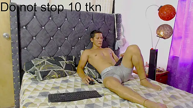 Snapshot of leoytessa_10 chatting on 02.27.25 leoytessa 10 online show from 02.27.25