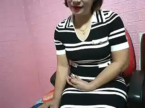 Snapshot of Mama-BigPussy chatting on 12.13.24 Mama-BigPussy online show from 12.13.24