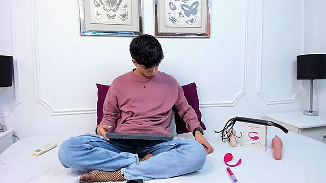 Snapshot of Santy_carrington chatting on 12.31.24 Santy carrington online show from 12.31.24