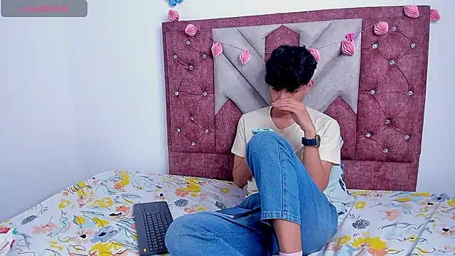 Snapshot of Santy_carrington chatting on 03.12.25 Santy carrington online show from 03.12.25