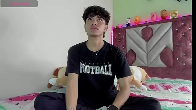 Snapshot of Santy_carrington chatting on 11.21.25 Santy carrington online show from 11.21.25