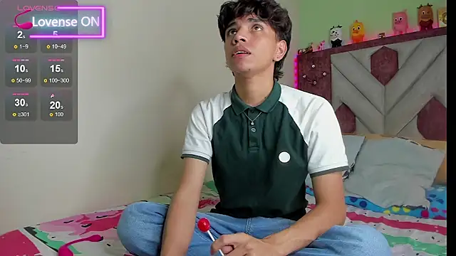 Snapshot of Santy_carrington chatting on 11.27.25 Santy carrington online show from 11.27.25