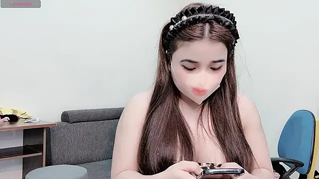 Snapshot of LyLy_Office chatting on 12.26.24 LyLy Office online show from 12.26.24