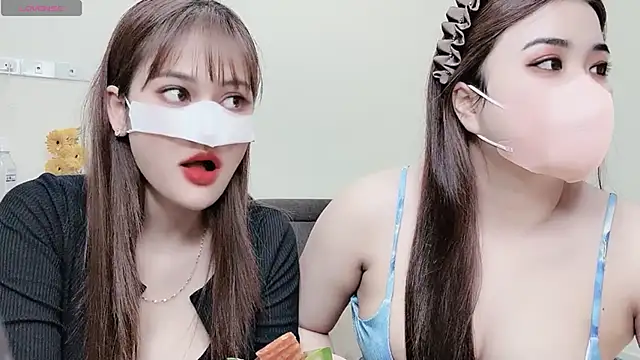 Snapshot of LyLy_Office chatting on 01.12.25 LyLy Office online show from 01.12.25