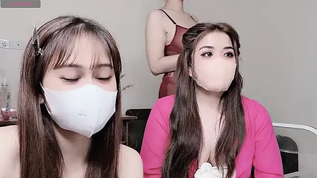 Snapshot of LyLy_Office chatting on 02.19.25 LyLy Office online show from 02.19.25