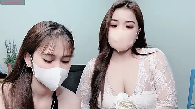 Snapshot of LyLy_Office chatting on 03.10.25 LyLy Office online show from 03.10.25