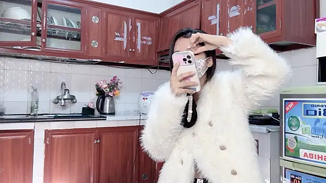 Snapshot of LyLy_Office chatting on 03.10.26 LyLy Office online show from 03.10.26