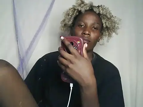 Snapshot of juiccypussy chatting on 05.27.26 juiccypussy online show from 05.27.26