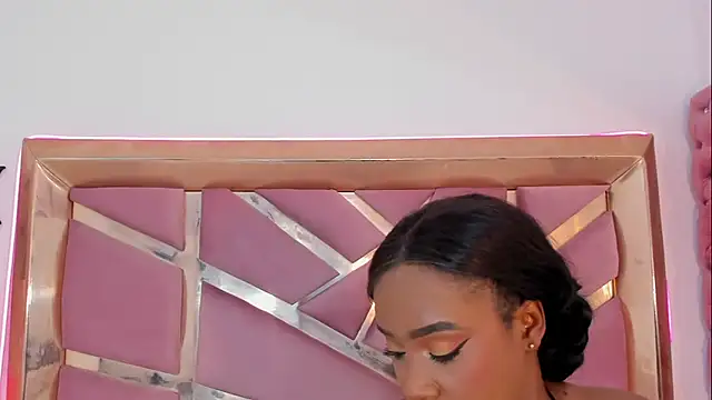 Snapshot of Britanymooree chatting on 05.14.26 Britanymooree online show from 05.14.26