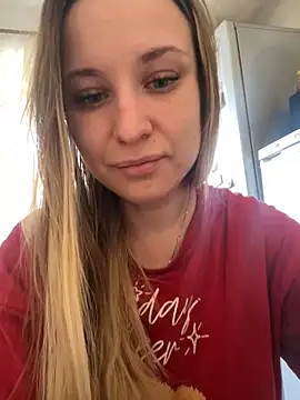 Snapshot of OlgaBuzzz chatting on 03.10.25 OlgaBuzzz online show from 03.10.25