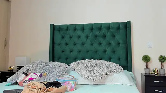 Orianaa Kade online show from 12.05.24