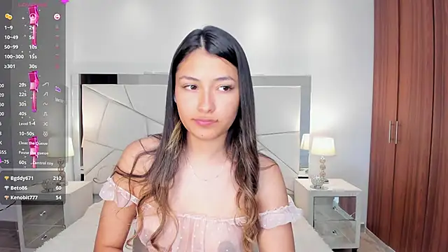 Snapshot of Abella_ruiz chatting on 12.13.24 Abella ruiz online show from 12.13.24