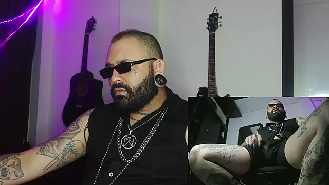 Snapshot of darkclothes chatting on 12.27.24 darkclothes online show from 12.27.24