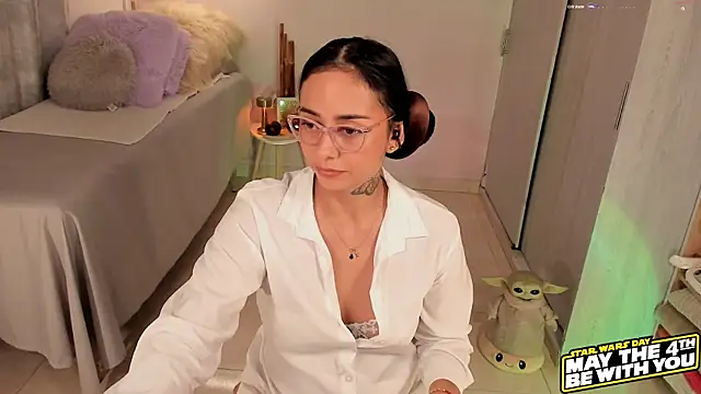Snapshot of Aleja24Evans chatting on 05.05.26 Aleja24Evans online show from 05.05.26