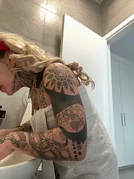 Divina X  online show from 04.16.26