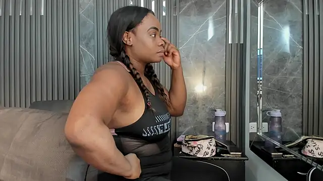 SaraiEvans online show from 10.04.25