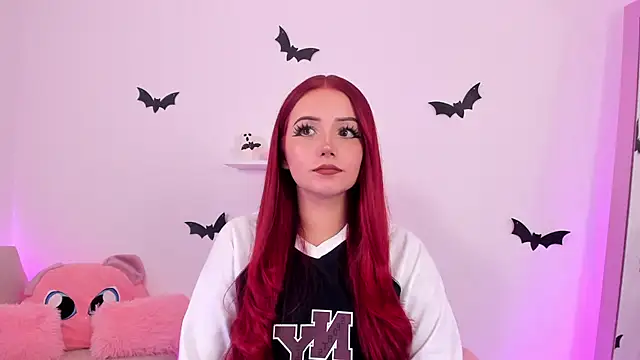 Snapshot of misspaulinaa chatting on 10.15.25 misspaulinaa online show from 10.15.25