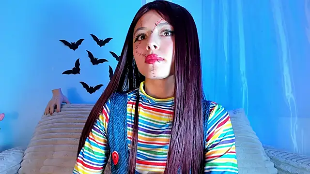 Snapshot of EmilyWithe chatting on 10.20.25 EmilyWithe online show from 10.20.25