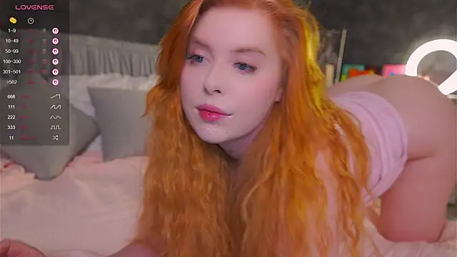 Snapshot of RedHotVixen0 chatting on 11.24.25 RedHotVixen0 online show from 11.24.25