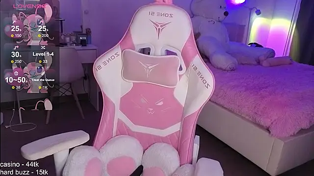 Snapshot of molly_murrrr chatting on 10.28.25 molly murrrr online show from 10.28.25