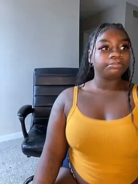 Snapshot of LillShayy chatting on 12.23.24 LillShayy online show from 12.23.24