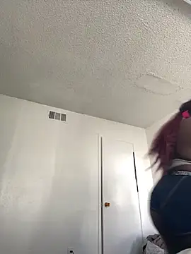 Snapshot of LillShayy chatting on 10.11.25 LillShayy online show from 10.11.25