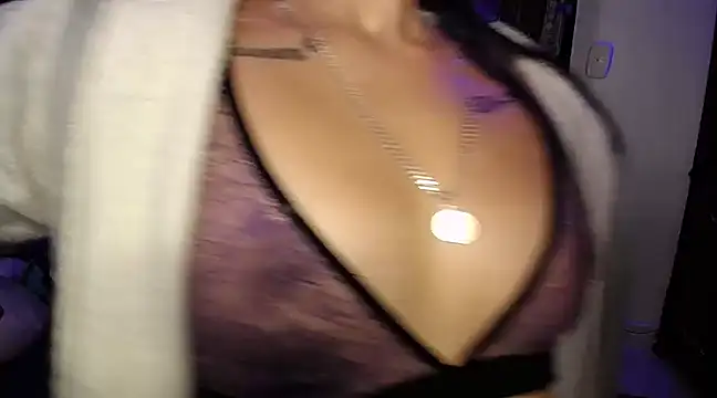 Snapshot of iam_valery chatting on 12.28.24 iam valery online show from 12.28.24