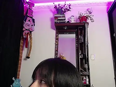 Snapshot of iam_valery chatting on 02.20.25 iam valery online show from 02.20.25