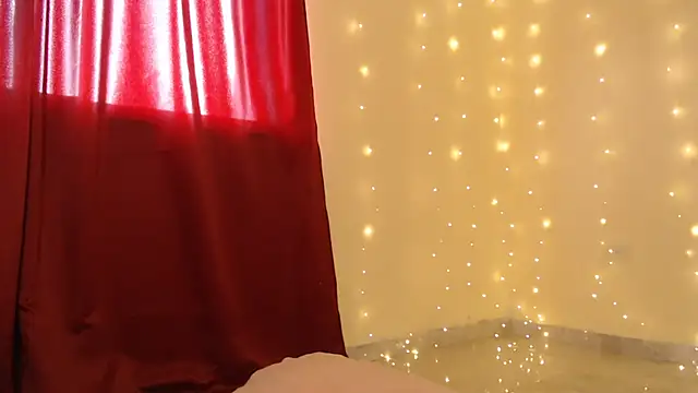 Snapshot of _maiahairy_ chatting on 12.01.24 maiahairy online show from 12.01.24