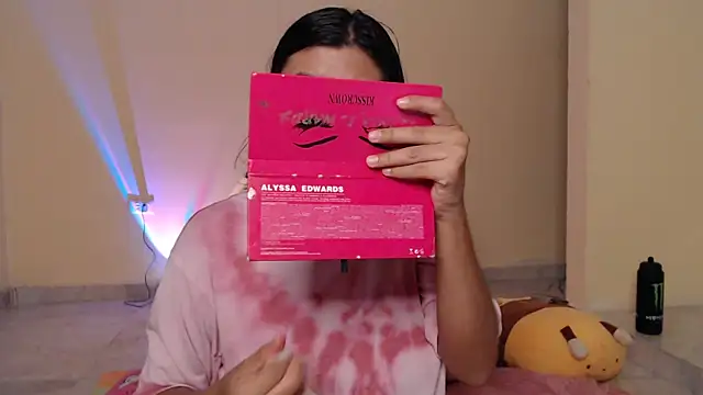 Snapshot of _maiahairy_ chatting on 12.20.24 maiahairy online show from 12.20.24