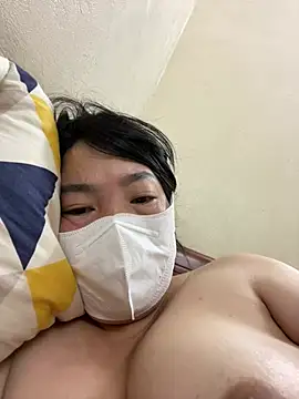 Snapshot of Hachi_Sweetbabie_ chatting on 04.30.26 Hachi Sweetbabie online show from 04.30.26