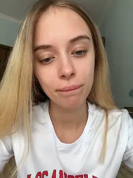Snapshot of enjoy_my_beauty chatting on 07.16.26 enjoy my beauty online show from 07.16.26
