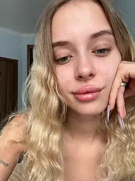 Snapshot of enjoy_my_beauty chatting on 07.18.26 enjoy my beauty online show from 07.18.26