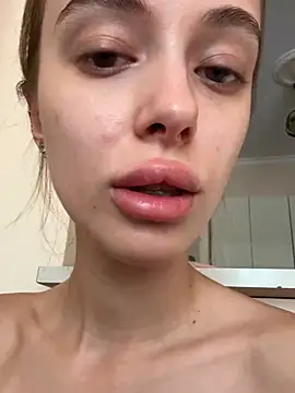 Snapshot of enjoy_my_beauty chatting on 07.19.26 enjoy my beauty online show from 07.19.26