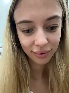 Snapshot of enjoy_my_beauty chatting on 07.25.26 enjoy my beauty online show from 07.25.26