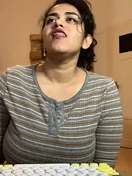 Snapshot of Curvydesifromgermany chatting on 12.27.24 Curvydesifromgermany online show from 12.27.24