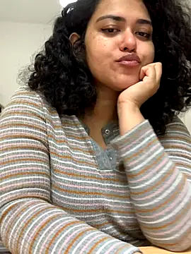 Snapshot of Curvydesifromgermany chatting on 10.07.25 Curvydesifromgermany online show from 10.07.25