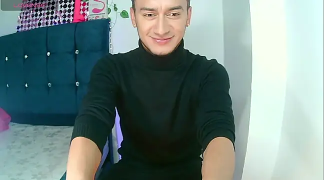 Snapshot of Kevin_Torres chatting on 12.12.24 Kevin Torres online show from 12.12.24