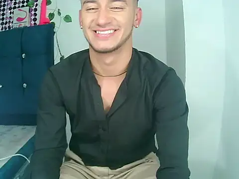 Snapshot of Kevin_Torres chatting on 12.18.24 Kevin Torres online show from 12.18.24