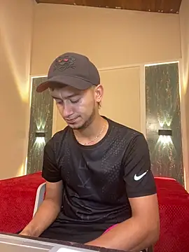 Snapshot of Kevin_Torres chatting on 09.12.25 Kevin Torres online show from 09.12.25