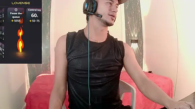 Snapshot of Kevin_Torres chatting on 09.18.25 Kevin Torres online show from 09.18.25