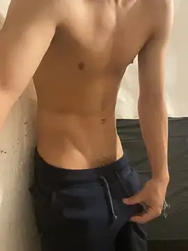 Snapshot of Mrtzz_ chatting on 02.18.25 Mrtzz  online show from 02.18.25