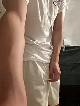 Snapshot of Mrtzz_ chatting on 10.11.25 Mrtzz  online show from 10.11.25