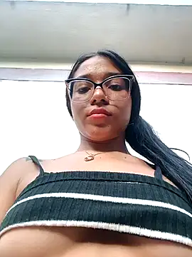 Snapshot of -VICKKY chatting on 01.06.25 -VICKKY online show from 01.06.25