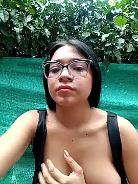 Snapshot of -VICKKY chatting on 01.23.25 -VICKKY online show from 01.23.25