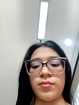 Snapshot of -VICKKY chatting on 02.26.25 -VICKKY online show from 02.26.25